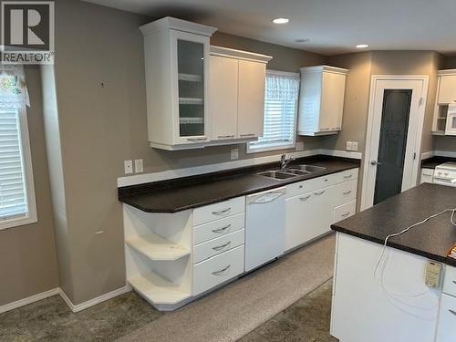 568 Red Wing Drive, Penticton, BC - Indoor Photo Showing Kitchen With Double Sink