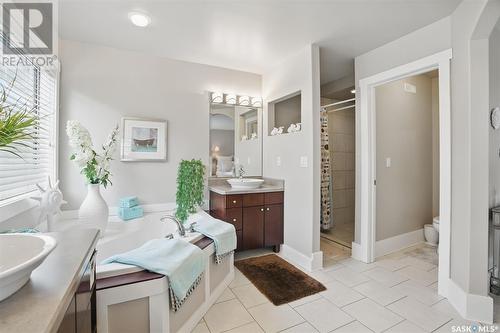 1603A 9Th Avenue N, Saskatoon, SK - Indoor Photo Showing Bathroom