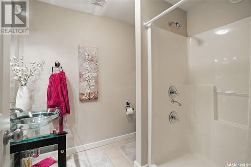 1603A 9Th Avenue N, Saskatoon, SK - Indoor Photo Showing Bathroom