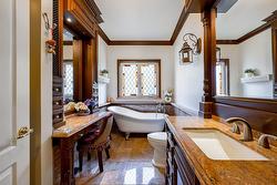 Salle de bains attenante à la CCP - 