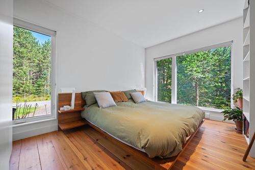 Chambre à coucher principale - 42 Ch. Des Épicuriens, La Conception, QC - Indoor Photo Showing Bedroom
