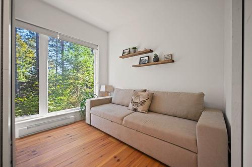 Chambre à coucher - 42 Ch. Des Épicuriens, La Conception, QC - Indoor Photo Showing Living Room