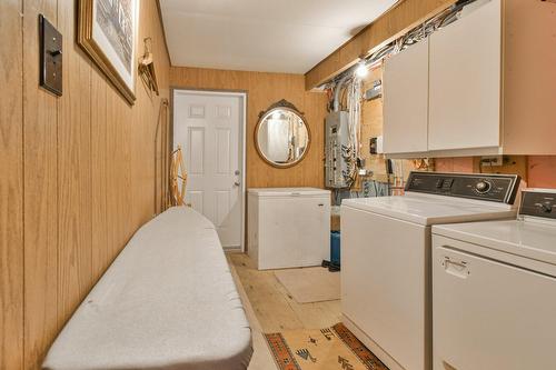 Salle de lavage - 566 Ch. Forest, Saint-Sauveur, QC - Indoor Photo Showing Laundry Room