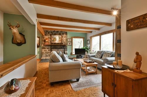 Salon - 566 Ch. Forest, Saint-Sauveur, QC - Indoor Photo Showing Living Room With Fireplace