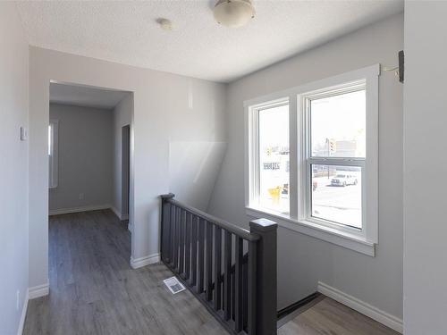 401 May Street N, Thunder Bay, ON - Indoor Photo Showing Other Room