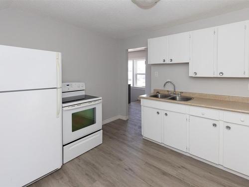 401 May Street N, Thunder Bay, ON - Indoor Photo Showing Kitchen With Double Sink