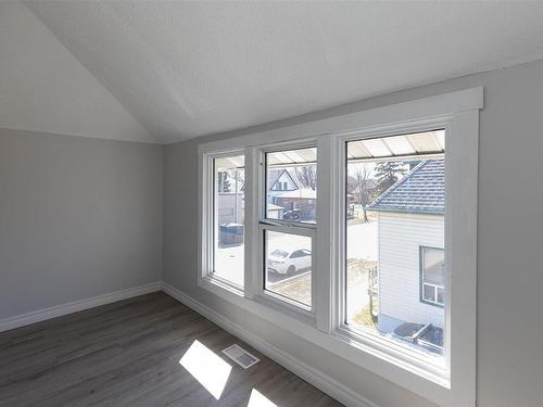 401 May Street N, Thunder Bay, ON - Indoor Photo Showing Other Room