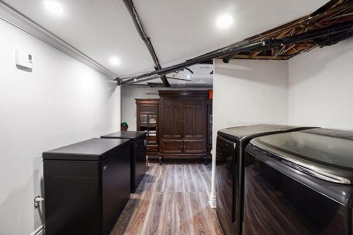 Salle de lavage - 2043 Av. Pierre, Mascouche, QC - Indoor