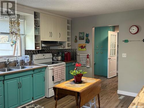 127 3Rd Avenue, Young, SK - Indoor Photo Showing Kitchen With Double Sink