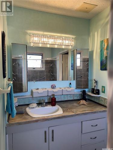 127 3Rd Avenue, Young, SK - Indoor Photo Showing Bathroom