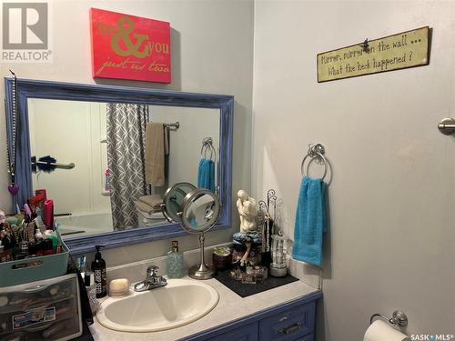 127 3Rd Avenue, Young, SK - Indoor Photo Showing Bathroom