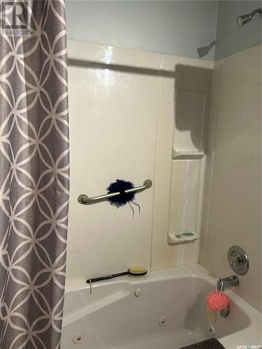 127 3Rd Avenue, Young, SK - Indoor Photo Showing Bathroom