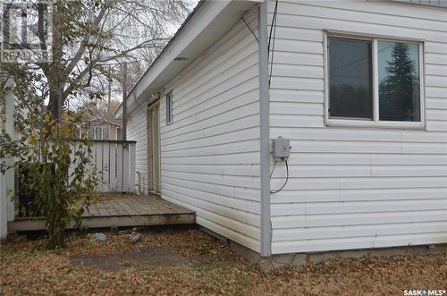 207 3Rd Avenue W, Kindersley, SK - Outdoor With Exterior