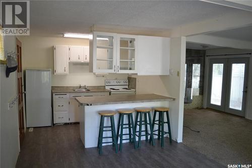 207 3Rd Avenue W, Kindersley, SK - Indoor Photo Showing Kitchen
