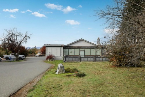 651 Anderton Rd, Comox, BC 