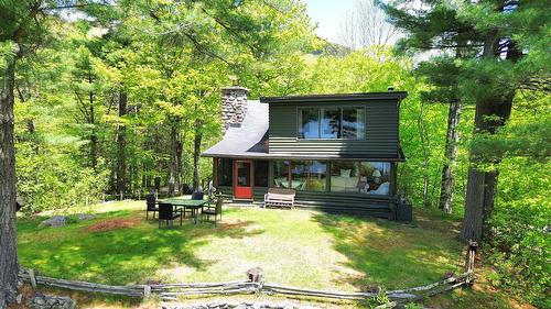 Extérieur - 23 Ch. Du Rivage, Austin, QC - Outdoor With Deck Patio Veranda