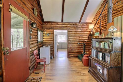 Hall d'entrée/Vestibule - 23 Ch. Du Rivage, Austin, QC - Indoor Photo Showing Other Room