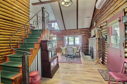 Hall d'entrée/Vestibule - 23 Ch. Du Rivage, Austin, QC - Indoor Photo Showing Other Room With Fireplace