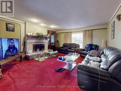 22 Ratcliff Road, Whitchurch-Stouffville, ON - Indoor Photo Showing Living Room With Fireplace
