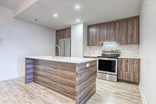 Cuisine - 309-245 Ch. Bates, Mont-Royal, QC - Indoor Photo Showing Kitchen