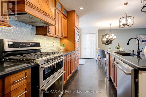 197 Trafalgar Street N, West Perth (Mitchell), ON - Indoor Photo Showing Kitchen With Upgraded Kitchen