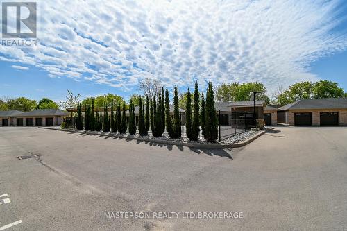 Inground Pool - 203 - 4644 Pettit Avenue, Niagara Falls (Morrison), ON - Outdoor