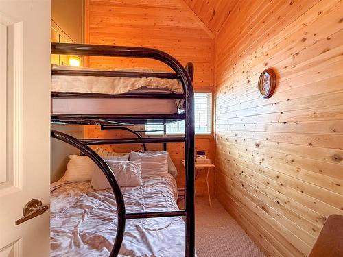 67 Hilltop Crescent, Onanole, MB - Indoor Photo Showing Bedroom