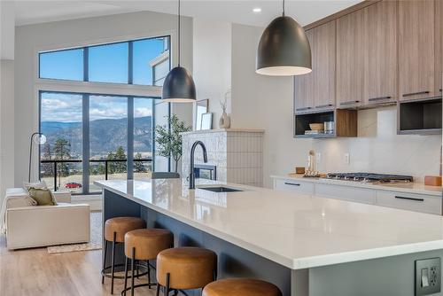 102-1100 Antler Drive, Penticton, BC - Indoor Photo Showing Kitchen With Upgraded Kitchen