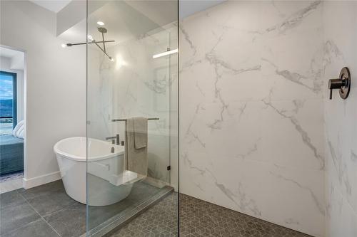 102-1100 Antler Drive, Penticton, BC - Indoor Photo Showing Bathroom