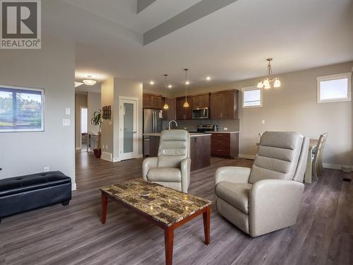 120 Sendero Crescent, Penticton, BC - Indoor Photo Showing Living Room