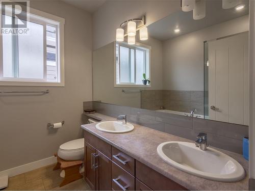 120 Sendero Crescent, Penticton, BC - Indoor Photo Showing Bathroom