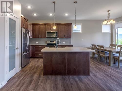 120 Sendero Crescent, Penticton, BC - Indoor Photo Showing Kitchen
