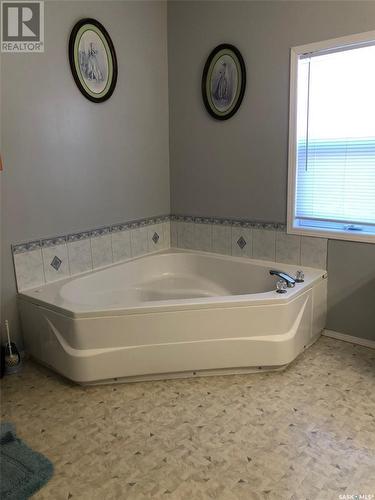 28 Highway Avenue W, Preeceville, SK - Indoor Photo Showing Bathroom