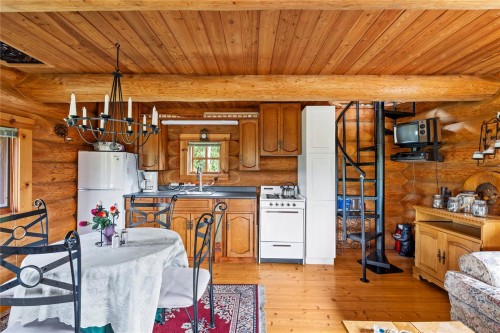 1082 Sixth Ave, Ucluelet, BC 