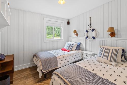 8-11727 3A Highway, Boswell, BC - Indoor Photo Showing Bedroom