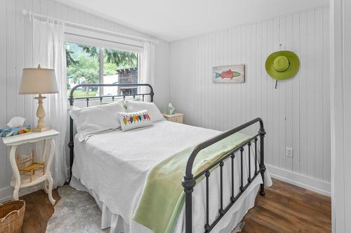 8-11727 3A Highway, Boswell, BC - Indoor Photo Showing Bedroom