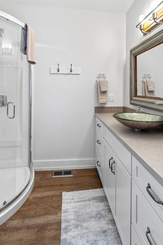 8-11727 3A Highway, Boswell, BC - Indoor Photo Showing Bathroom