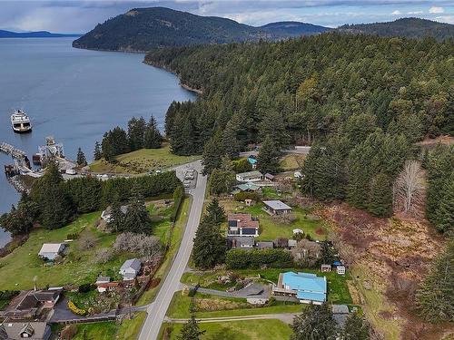 492 Dalton Dr, Mayne Island, BC 