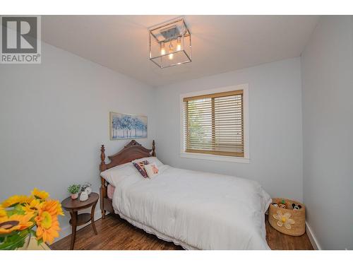 1927 Skyview Crescent, Lumby, BC - Indoor Photo Showing Bedroom