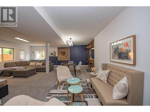 1927 Skyview Crescent, Lumby, BC - Indoor Photo Showing Living Room