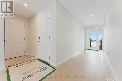 718 Jennie Trout Terrace, Ottawa, ON - Indoor Photo Showing Other Room