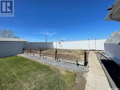 22 West Road, Kindersley, SK - Outdoor
