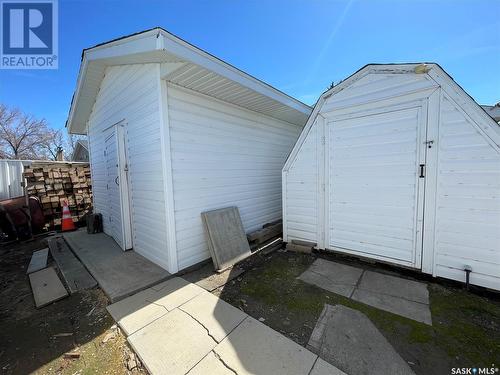 22 West Road, Kindersley, SK - Outdoor With Exterior