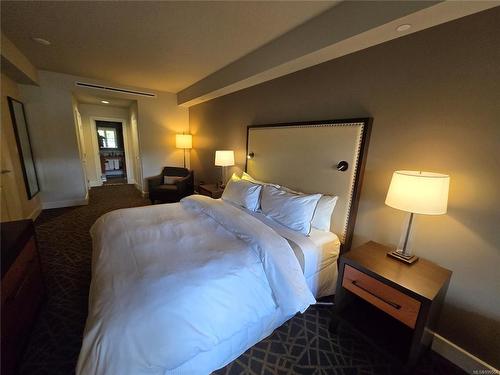 236/238 C-1999 Country Club Way, Langford, BC - Indoor Photo Showing Bedroom