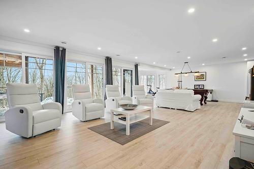 Salle familiale - 54 Ch. De La Perdrix, Val-Des-Lacs, QC - Indoor Photo Showing Living Room