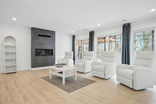 Salle familiale - 54 Ch. De La Perdrix, Val-Des-Lacs, QC - Indoor Photo Showing Living Room With Fireplace