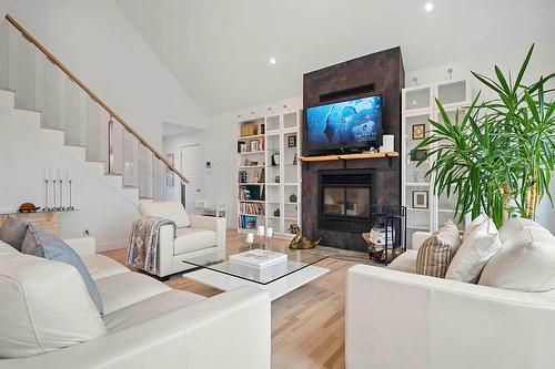Salon - 54 Ch. De La Perdrix, Val-Des-Lacs, QC - Indoor Photo Showing Living Room With Fireplace