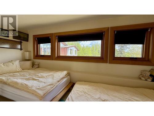 5460 Carlson Road, 100 Mile House, BC - Indoor Photo Showing Bedroom