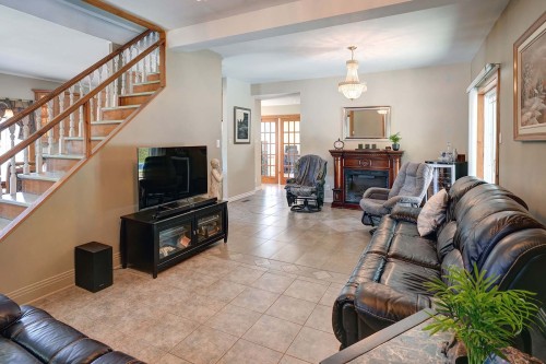 Salon - 8829 Route 117 S., Rivière-Rouge, QC - Indoor Photo Showing Living Room