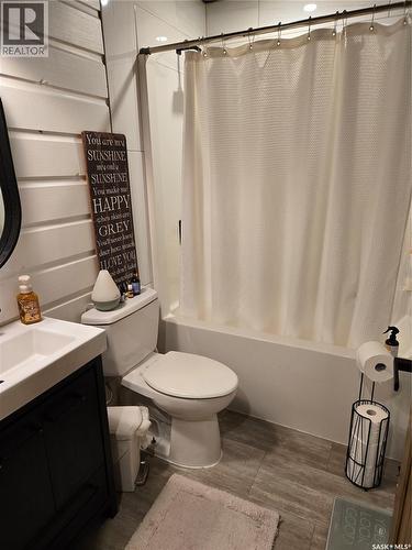 106 Lakeview Drive, Northern Admin District, SK - Indoor Photo Showing Bathroom
